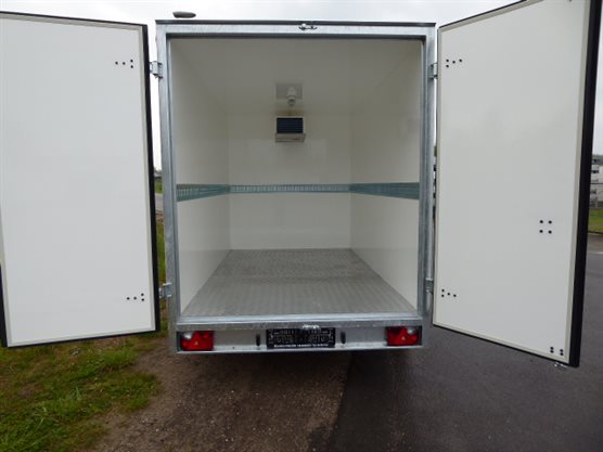 Udlejning køletrailer mellem model med surringsskinner